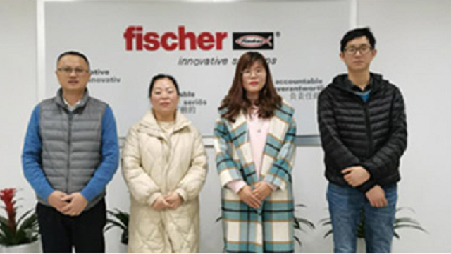 <i style='color:red'>浴室防滑</i>膠帶，解決浴室地麵濕滑問題！